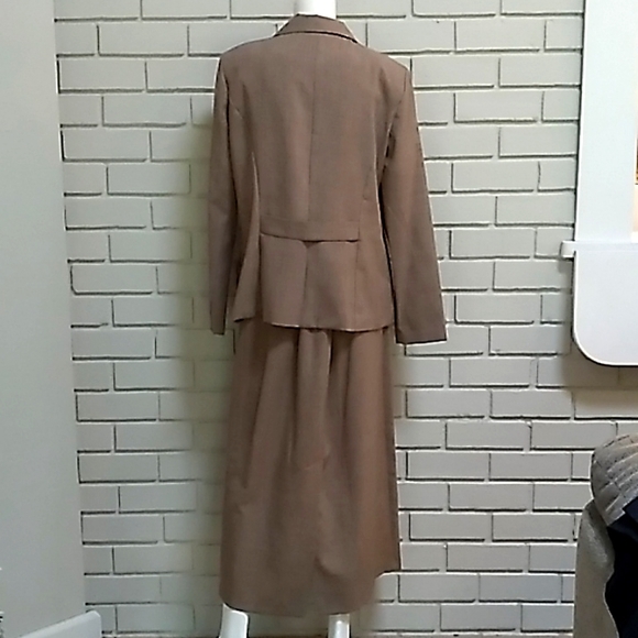 Sag Harbor Brown/Tan  2 Piece Skirt Suit. Size 14 Tall - Picture 6 of 15